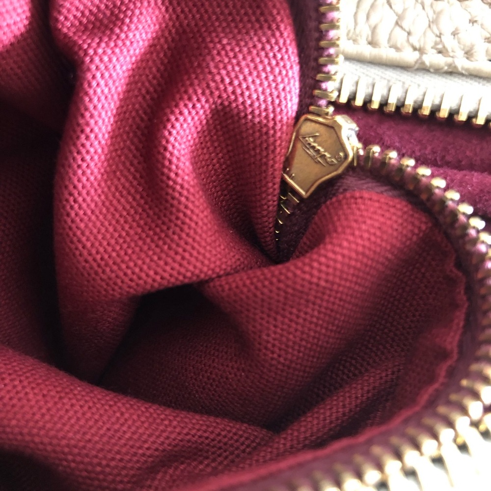 Marc Jacobs Gold and Cream Leather Clasp - Picture 8 of 15